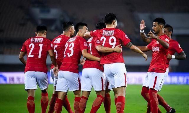 比赛局势复杂引发热议！，浓眉哥在曼联比赛中出色发挥引发球迷热议的简单介绍