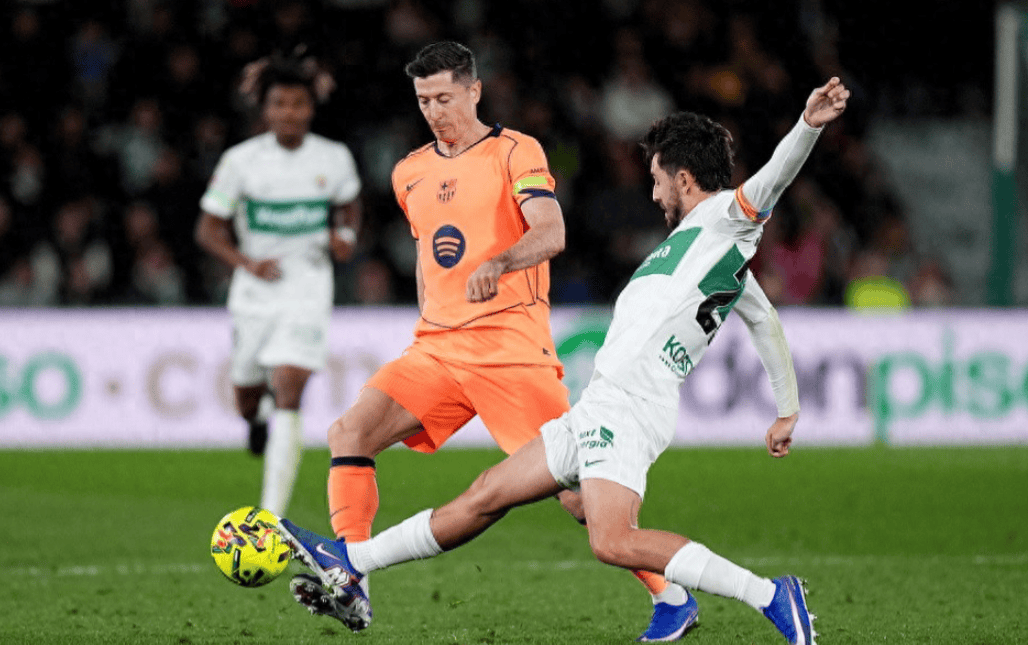  莱万多夫斯基受伤 